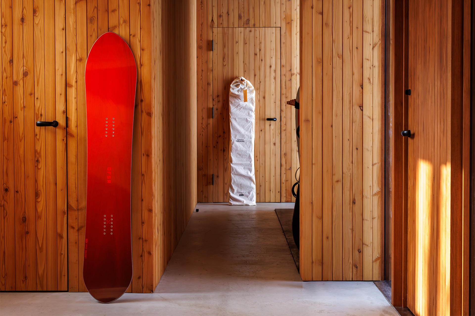 An Offshore urushi board
